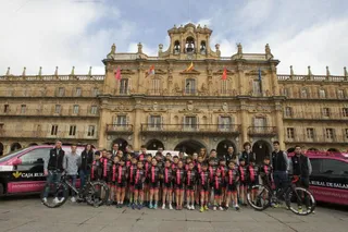La Escuela de Ciclismo Promesal presenta a sus equipos en Caja Rural