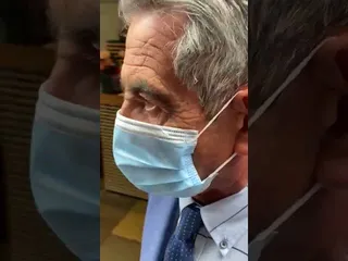 VÍDEO | Increpan a Miguel Ángel Revilla por comer en el interior de un restaurante, a pesar de no estar permitido en Cantabria