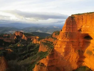 Lío político y judicial en Puente de Domingo Flórez por un puesto de trabajo en Las Médulas