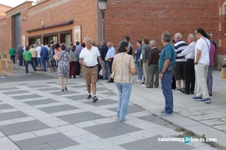 Colas en La Glorieta para la venta de entradas (20)