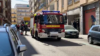Intervención de los Bomberos en la calle Joaquín Costa