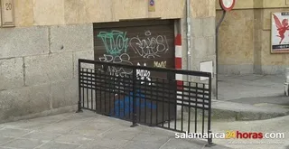 Un joven se dedica a hacer pintadas "porque estaba borracho"