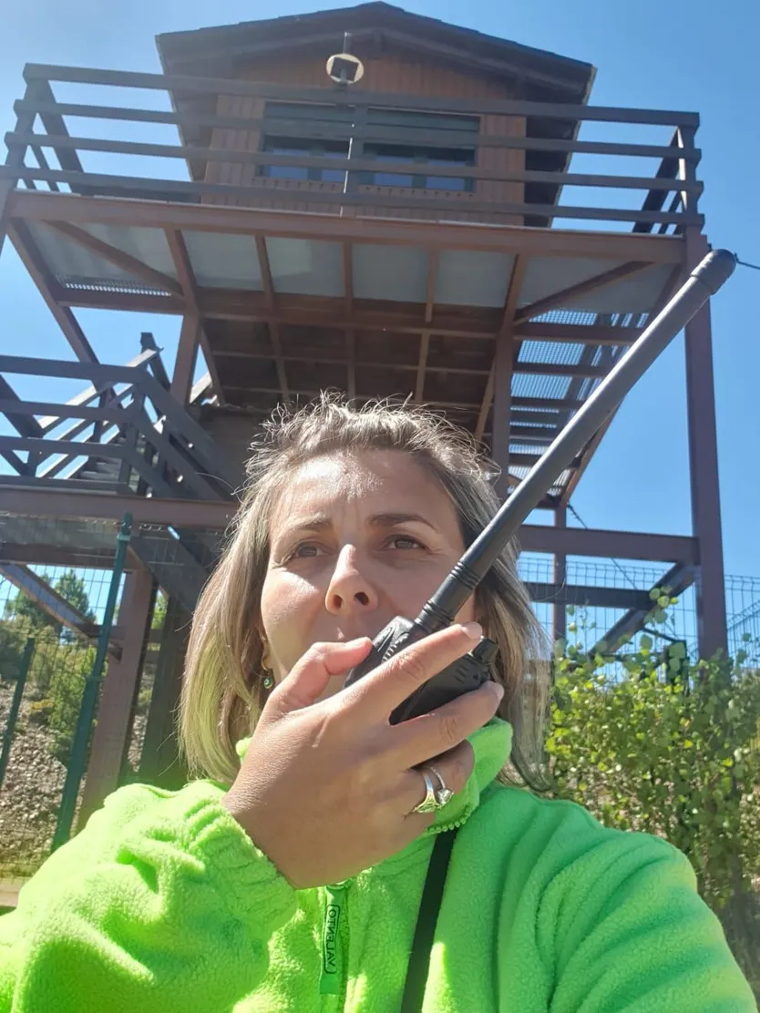 Evenlín, vigilante de torre contra incendios forestales en Agallas