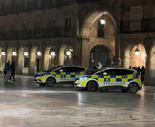 Policía Local en la Plaza Mayor de Salamanca. Foto de archivo.