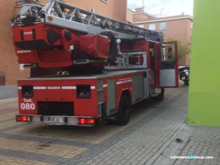 Bomberos en la calle Garcilaso de la Vega (4)