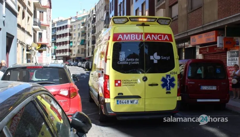 Ambulancia, mujer atropellada en Gran Capitán