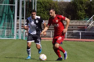 Jon Rojo, ante el Linares | FOTO SALAMANCA24HORAS.COM