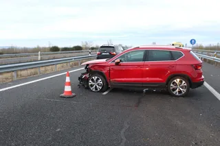 Colisión entre dos turismos en la A 50, a la altura de Machacón (8)