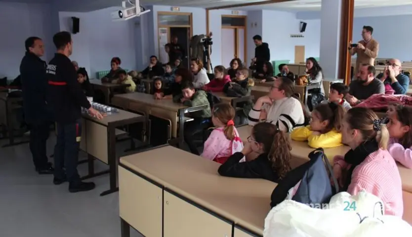 Primera jornada del programa de prevención y autoprotección ‘Aprende a protegerlos de un incendio en el hogar’ de la Escuela Municipal de Familia.
