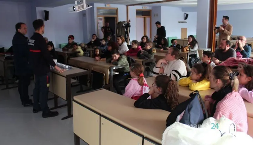 Primera jornada del programa de prevención y autoprotección ‘Aprende a protegerlos de un incendio en el hogar’ de la Escuela Municipal de Familia.