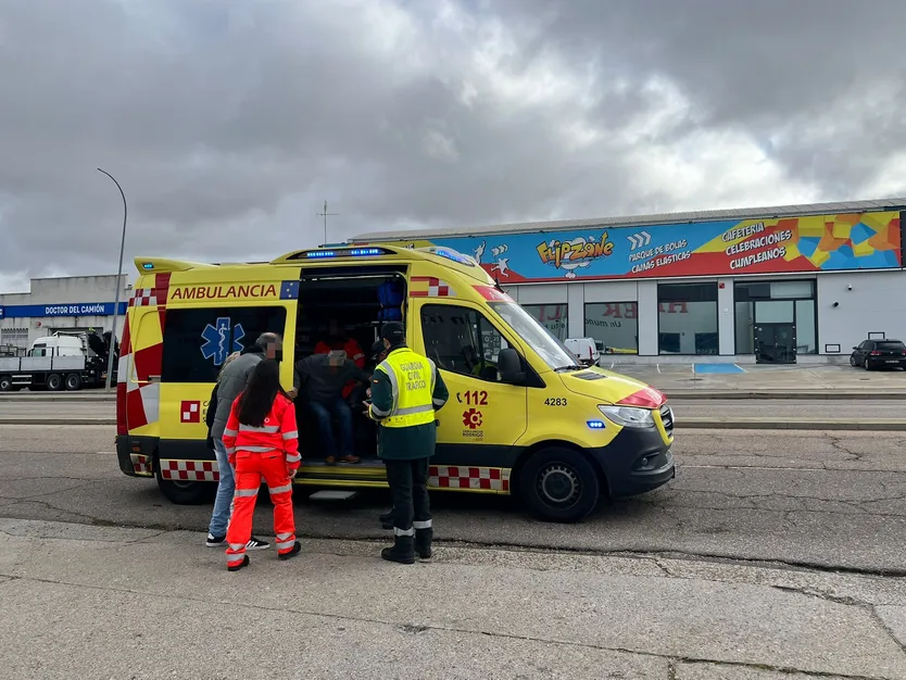 Ambulancia en el polígono industrial de los Villares