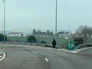 El hombre se encontraba paseando por la rotonda del E'Leclerc