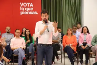 El secretario autonómico del PSOE, Luis Tudanca, acude a Salamanca para apoyar a José Luis Mateos en un mitin en el barrio de San José