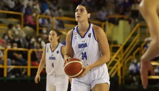 Fasoula lanza un tiro libre / FOTO SALAMANCA24HORAS.COM