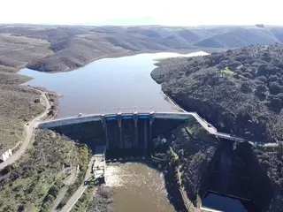 Presa, embalse y río del Agueda