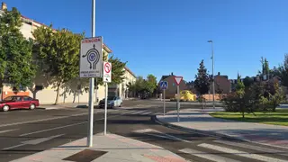 Punto En El Que Se Cometen Las Infracciones Que Han Sido Denunciadas En La Calle Huertas De La Vega Y Que Figuran En Esta Noticia | Andrea Mateos