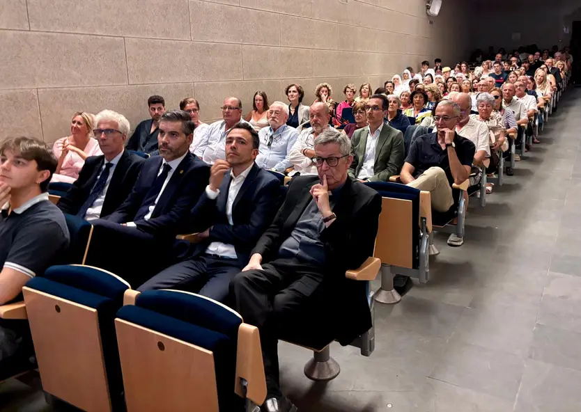 Público Asistente Al Coloquio En El Que Ha Participado María San Gil Junto Al Director De Cine Y Guionista Iñaki Arteta En La Universidad Pontificia De Salamanca | UPSA