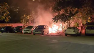 Arde un vehículo junto a la plaza de toros de Salamanca | S24H