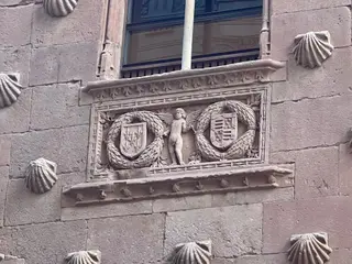 Blasones en la Casa de las Conchas