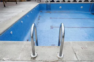 Una piscina vacía. | EP