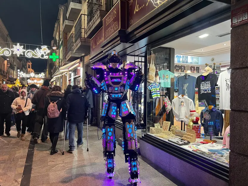 Los robots LED conquistan el centro de Salamanca