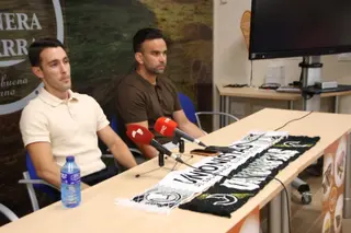 Javi Medina y Antonio Paz, en la presentación del nuevo técnico de Unionistas