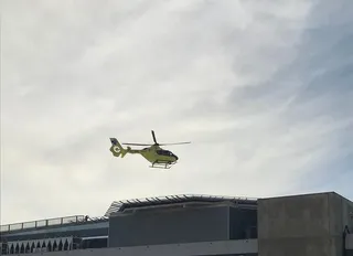 Helicóptero de Sacyl aterrizando en el helipuerto del Hospital de Salamanca | Foto: s24h