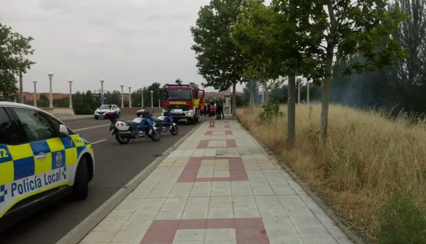 Incendio originado en el Puente de la Universidad durante la mañana de este sábado, 18 de junio | Salamanca 24 Horas