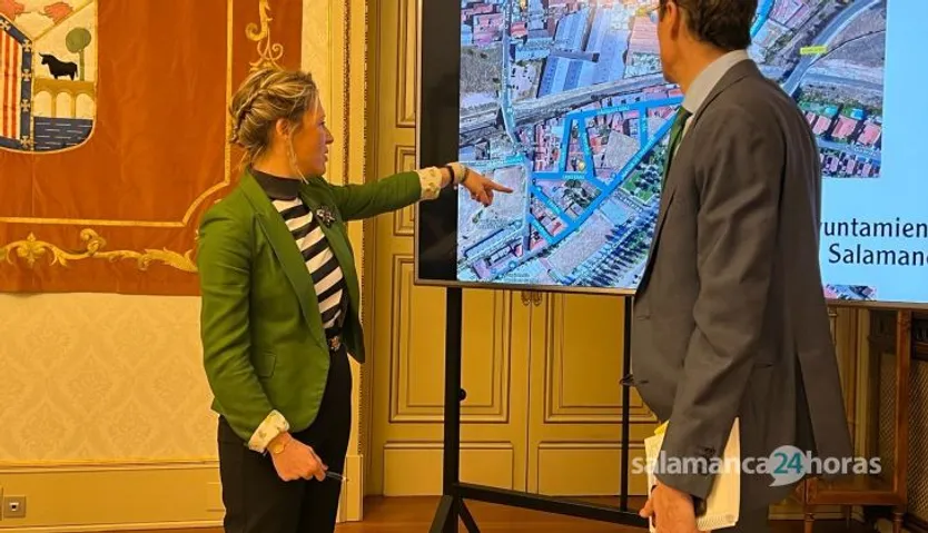 La concejala de Medio Ambiente, María José Coca presentando la renovación de tuberías del barrio de Chamberí. Fotos S24H