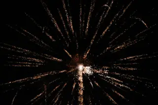 Fuegos artificiales en el entorno del Puente Romano | Salamanca24horas