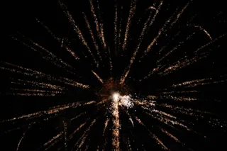 Fuegos artificiales en el entorno del Puente Romano | Salamanca24horas