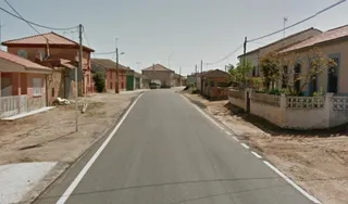 Ayuntamiento y propietarios pagan la pavimentación a pachas