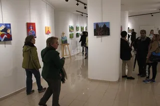 Exposición de un taller de artes en el Espacio Joven. Foto de archivo