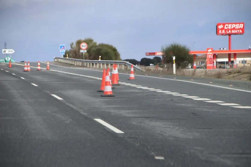 Corte de un caril en la a66 de Fresno Alhándiga - Montejo por baches