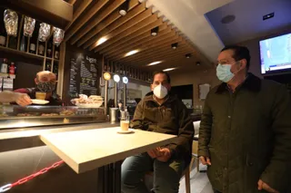 GALERÍA | Reapertura del interior de la hostelería