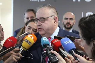 El consejero de Sanidad, Alejandro Vázquez Ramos, visita las obras del Hospital Universitario de Salamanca.