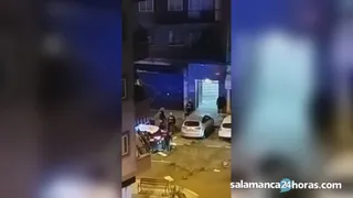 Un hombre amenaza con volar su casa con bombonas de butano y lanza macetas por el balcón