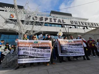 Los médicos se concentran en Salamanca a las puertas del CAUSA | ARCHIVO