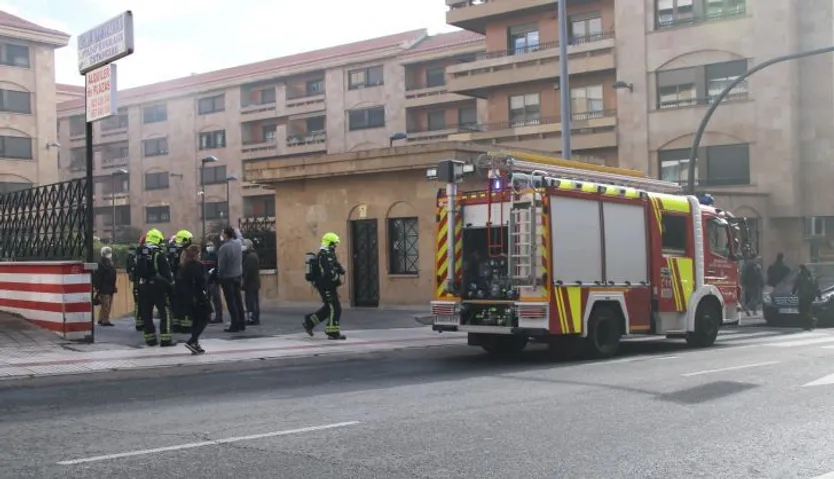 Intervención de Bomberos en la avenida de Italia (1)