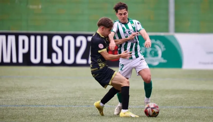 Cedenilla, ante el Ourense CF | FOTO CD GUIJUELO
