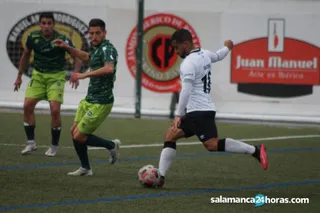 Owen Falconis en el partido frente al Guijuelo