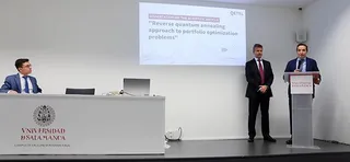 El rector de la Universidad de Salamanca se reúne con el profesor Oleksiy Kondratyev del Imperial College London
