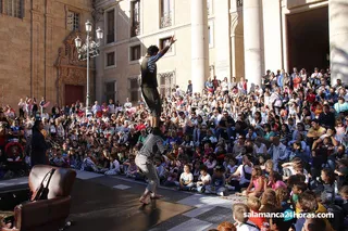 Gigante. Cía. La pequeña Victoria Cen. 8