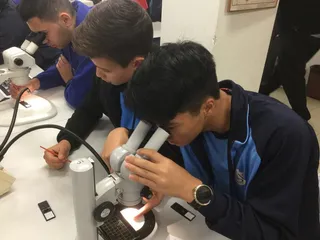 Visita a la Facultad de Ciencias de alumnos del colegio San Juan Bosco