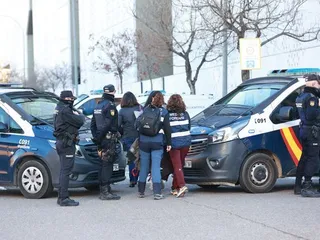 Médicos forenses acuden al Instituto de Medicina Legal donde se espera la llegada de los cuerpo de las víctimas del accidente ferroviario de Adamuz. - Rocío Ruz - Europa Press | EP
