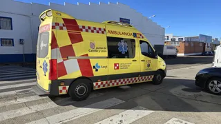 Ambulancia en Villares de la Reina. Foto Andrea M. Foto de archivo.