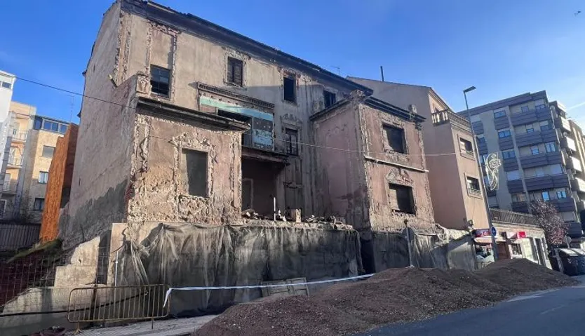 Caserón de la avenida de Italia antes de ser totalmente derruido