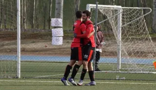 Raúl Puerto celebra un gol con el Sporting Carbajosa | FOTO SALAMANCA24HORAS.COM