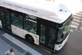 Un autobús urbano en la avenida de Mirat