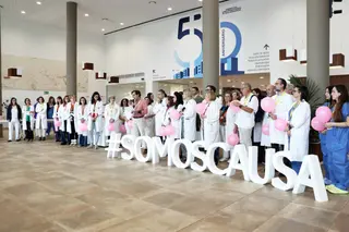El Complejo Asistencial Universitario de Salamanca se suma a la lucha contra el cáncer de mama con un acto de concienciación